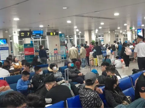 Bị trễ chuyến bay, xử lý ra sao?