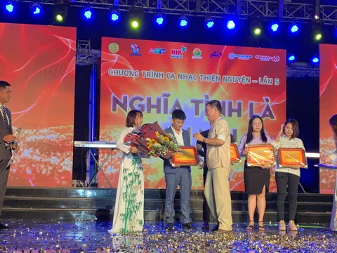 'Nghĩa tình là mãi mãi': Cầu nối nghệ thuật và thiện nguyện